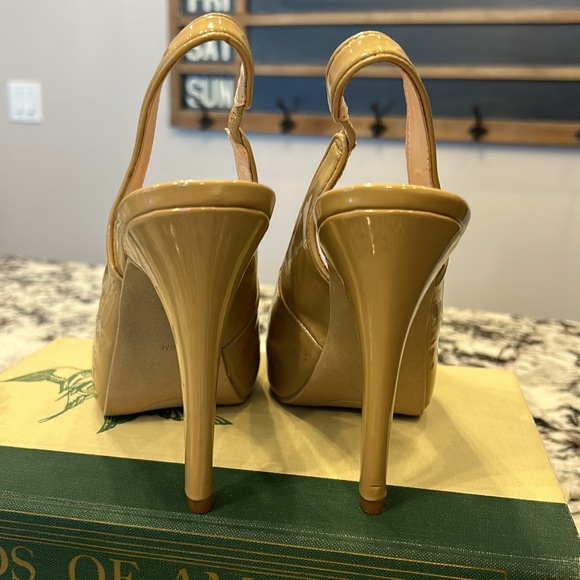 Guess - Picture 4 of 6